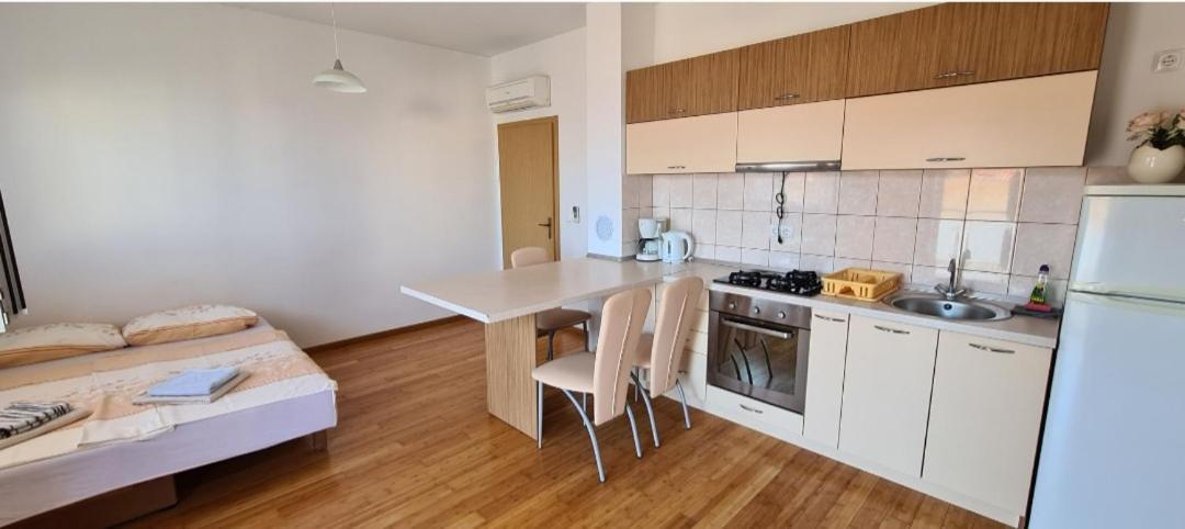 Apartmani Gizela Donji Seget Kamer foto