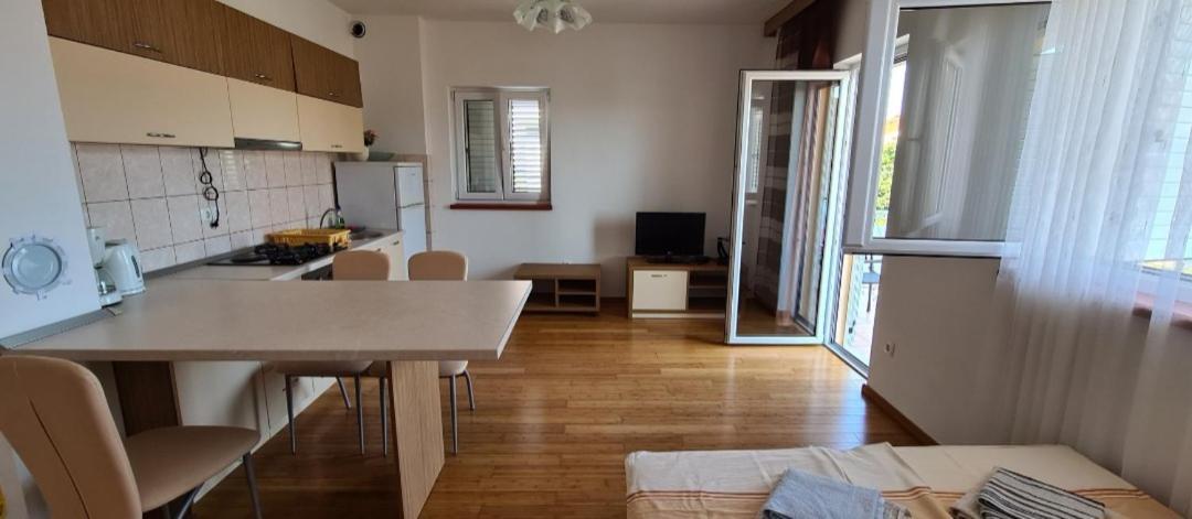 Apartmani Gizela Donji Seget Kamer foto