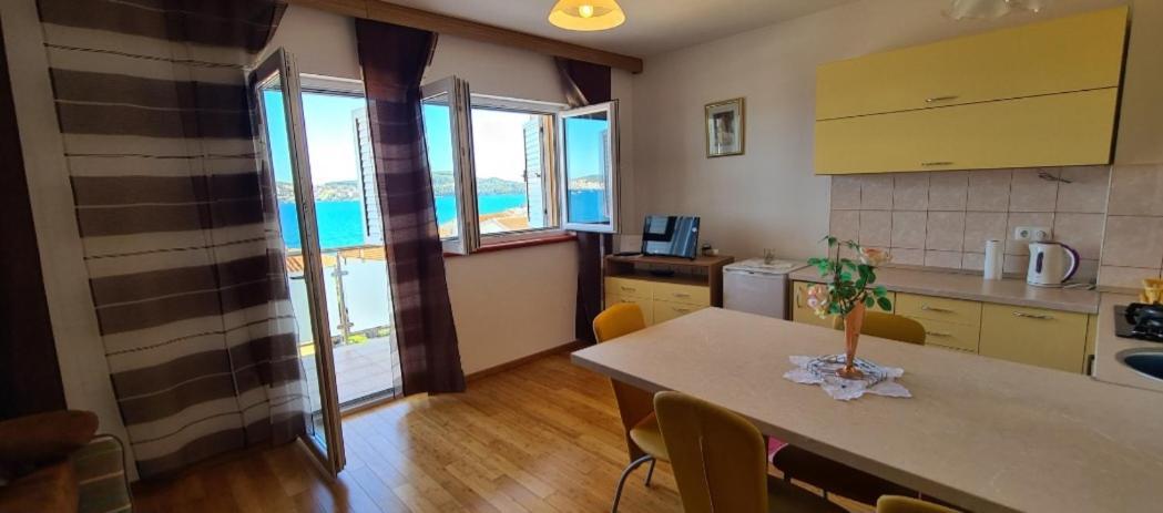 Apartmani Gizela Donji Seget Kamer foto