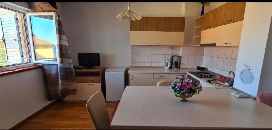 Apartmani Gizela Donji Seget Kamer foto