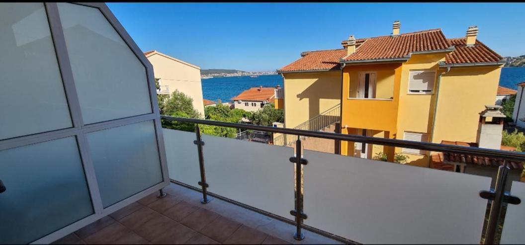 Apartmani Gizela Donji Seget Kamer foto