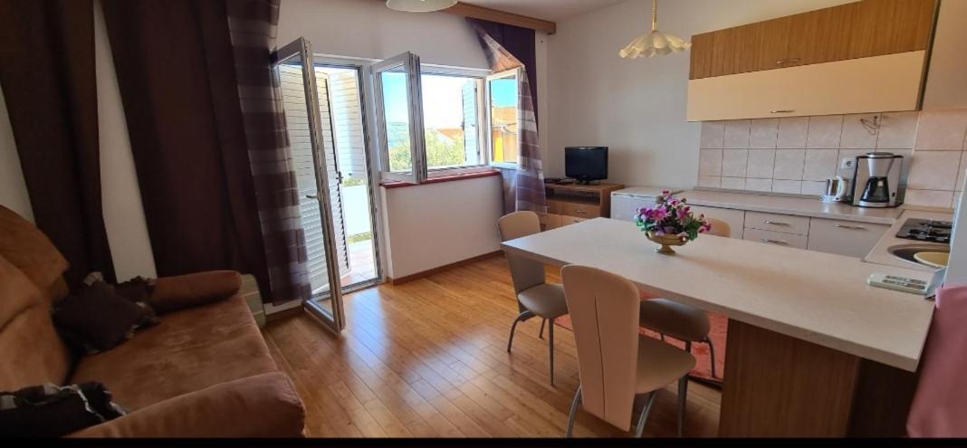 Apartmani Gizela Donji Seget Kamer foto